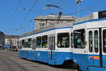 Be 2/4 2404, auf der Linie 13, fährt am 22.08.2024 als Zweitwagen bei der Haltestelle Bellevue ein. Aufnahme Zürich. 