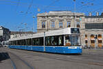 Be 6/8 Flexity 4028, auf der Linie 11, fährt am 12.04.2024 zur Haltestelle beim Bahnhofplatz in Zürich.