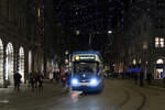 Be 5/6 3056 vor dem Paradeplatz in Zürich am 22.12.2022.