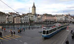 Be 4/6 2067+2027 zwischen Rathaus und Helmhaus in Zürich am 29.12.2022.