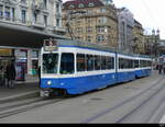 VBZ - Be 4/6 2077 + Be 2/4  2410 unterwegs auf der Linie 5 bei der Haltestelle Bellevue  in Zürich am 2024.12.21