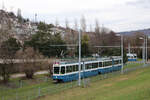 Be 4/6 2056+2301 zwischen Hardturm und Hardhof in Zrich am 29.12.2022. Das hintere Fahrzeug war fhrerstandlos (Blinde Kuh). Ursprnglich gab es 15 solche Wagen, und alle wurden inzwischen verschrottet.