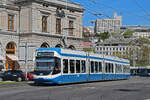 Be 5/6 Cobra 3004, auf der Linie 3, fährt am 12.04.2024 zur Haltestelle beim Bahnhofplatz in Zürich.