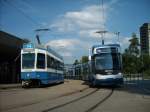 Tram 2000 (Linie 14) und Cobra (Linie 9) auf die Endhaltestelle Triemli.