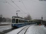 VBZ Nr. 2038 ''Witikon'' + 3212 (Be 4/6 ''Tram 2000'') am 28.1.10 beim Bahnhofquai/HB, bei heftigem Schneetreiben.