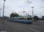 VBZ Nr. 2064+2402 (Be 4/6 ''Tram 2000'' + Be 2/4 ''Pony'') am 30.5.2015 beim Central