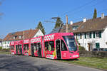 Be 4/6 Flexity 6002 mit der Werbung für AVEC NOW, auf der Linie 15, fährt zur Haltestelle Studio Basel.