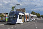 Be 6/8 Flexity 5028 mit der Werbung für die Basler Museen, auf der Linie 6, bedient am 06.09.2022 die Haltestelle Kirche.