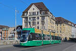 Be 4/6 Flexity 6016, auf der Linie 15, überquert am 09.02.2023 die Mittlere Rheinbrücke.