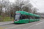 Be 4/6 Flexity 6017, auf der Linie 3,bedient am 01.03.2023 die Haltestelle St.