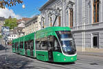 Be 4/6 Flexity 6004, auf der Linie 15, fährt am 11.09.2022 den Steinenberg hoch zur Haltestelle Bankverein.