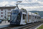 Be 6/8 Flexity 5028 mit der Werbung für die Basler Museen, auf der Linie 14, fährt am 19.08.2023 bei der Haltestelle Gempenstrasse ein.