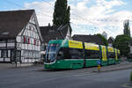 Be 6/8 Flexity 5003, auf der Linie 6, wartet am 10.05.2023 an der Endstation in Allschwil.