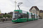 Be 4/6 Flexity 6009, auf der Linie 15, überquert am 27.05.2024 die Mittlere Rheinbrücke.