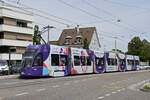 Be 6/8 Flexity 5028 mit der Werbung für die Fussball EM der Frauen 2025 in der Schweiz, auf der Linie 6, bedient am 05.07.2024 die Haltestelle Kirche in Allschwil.