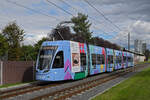 Be 6/8 Flexity 5034 mit der Werbung für Universitäres Zentrum Basel für Zahnmedizin (UZB), auf der Linie 14, fährt am 30.09.2024 zur Haltestelle Kästeli.