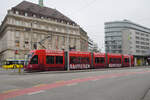 Be 4/6 Flexity 6011 mit der Werbung für die Raiffeisenbank, auf der wegen einer Baustelle verkürzten Linie 15, wartet am 08.11.2024 an der Haltestelle Aeschenplatz.