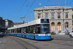 Be 6/8 Flexity 4028, auf der Linie 11, fährt am 12.04.2024 zur Haltestelle beim Bahnhof Zürich.