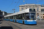 Be 6/8 Flexity 4014, auf der Linie 13, fährt am 12.04.2024 zur Haltestelle beim Bahnhof Zürich.