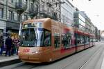 VBZ Cobra Be 5/6 3030 im neuen Traverso Kleid am 4.4.23 in der Zürcher Bahnhofstrasse.