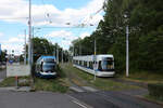 Ein VBG- und ein VBZ-Cobra Be 5/6 begegnen sich beim Milchbuck am 26.07.2022.