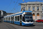 Be 5/6 Cobra 3040, auf der Linie 13, fährt am 12.04.2024 zur Haltestelle beim Bahnhof Zürich.