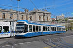 Be 5/6 Cobra 3007, auf der Linie 13, fährt am 12.04.2024 zur Haltestelle beim Bahnhofplatz in Zürich.