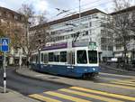 Linie 11 Wagennummer 2036 beim Stampfenbachplatz.