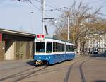 Linie 15 Wagennummer 2030  Hirslanden  beim Opernhaus.