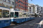 Tram 2000 Wagennummer 2030 hinten (Vorne 2056) auf der Linie 11 aber fälschlicherweise als  E  vorne beschriftet bei der Haltestelle Kronenstrasse. Datum: 16.10.2021