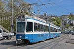 Doppeltraktion, mit dem Be 4/6 2063 und dem Be 2/4 2409, auf der Linie 7, überquert am 12.04.2024 die Bahnhofbrücke.