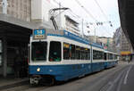 Sie werden immer weniger: die Tram 2000, hier der Be 4/6 2031 in Zürich, Bahnhofplatz/HB am 24.01.2022. Bis voraussichtlich 2027 werden diese Fahrzeuge durch Flexitys ersetzt.