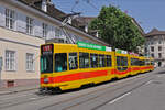 Doppeltraktion, mit dem Be 4/8 221 und dem Be 4/6 226, auf der Linie 11, fährt am 29.06.2012 den Steinenberg hinunter zur Haltestelle Barfüsserplatz.