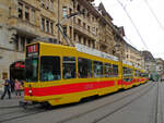 Doppeltraktion, mit dem Be 4/8 257 und dem Be 4/6 228, auf der Linie 11, bedient am 21.06.2012 die Haltestelle Marktplatz.