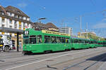 Doppeltraktion, mit dem Be 4/4 483, dem B4S 1456 und dem Be 4/4 484, auf der Linie 6, bedient die Haltestelle am badischen Bahnhof.