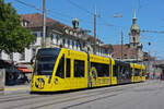 Be 6/8 Combino 671 YB Tram, auf der Linie 8, fährt am 08.07.2022 zur Haltestelle Hirschengraben.