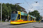 Be 6/10 Tango 176, auf der Linie 10, fährt am 10.07.2023 bei der Haltestelle am Bahnhof SBB ein.