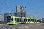 Be 6/10 Tango 162 mit der U-Abo Werbung, auf der Linie 10, überquert am 24.06.2024 die Münchensteinerbrücke. Aufnahme Basel.