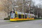 Be 6/10 Tango 172, auf der Linie 11, fährt am 21.02.2024 zur Haltestelle am Bahnhof SBB.