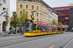 Be 6/10 Tango 157, auf der Linie 11, fährt am 16.09.2024 zur Haltestelle am Bahnhof SBB.