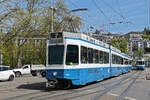 Doppeltraktion, mit den Be 4/6 2069 und 2070, auf der Linie 7, überquert am 12.04.2024 die Bahnhofbrücke.