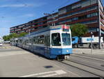 VBZ - Tram be 4/8 2117 + Be 2/4 2426 unterwegs auf der Linie 2 in Schlieren am 2024.08.14