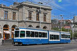 Be 4/8 2110 fährt am 22.08.2024 mit der Fahrschule zur Haltestelle beim Bahnhofplatz in Zürich.