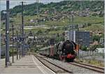 Ich war dann doch sehr erstaunt, dass eine Dampflok in einem ETCS Bahnhof rangieren kann! Die SNCF 141 R 568 schiebt ihren von Genève gekommenen Zug in Vevey an einem blauen Zwergsignal vorbei in