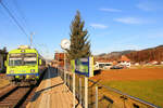 Neumühle, eine kleine Haltestelle im Emmental zwischen Ramsei und Langnau. Einfahrt BLS Steuerwagen ABt 974. Jeder zweite S-Bahnzug der S4 aus Thun - Gürbetal - Bern - Burgdorf kommt hier durch, jeder andere zweite Zug (als S44) fährt ab Ramsei nach Sumiswald-Grünen; dann wird der Abschnitt Ramsei-Langnau mit Bus bedient. 15.Dezember 2016 