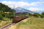 Die Re 425 192 und 185 der BLS ziehen einen Messzug durch Lattigen bei Spiez Richtung Eifeld. 3.7.2023