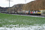 Re 420 307-1 mit dem Güterzug ab Bern-Weiermannshaus bei Wynigen am 29. Dezember 2020.
Foto: Walter Ruetsch