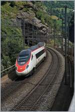 Und unmittelbar darauf fährt der SBB ETR 610 auf dem Weg nach Milano in den 354 Meter langen Dazio Tunnel und damit in den Bereich der Dazio Grande Schlucht.