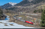 Re 460 kommen am Gotthard in der aktuellen Fahrplanperiode nur noch am Wochenende bei einem Zugpaar zum Einsatz. Re 460 053 zieht am 26. März 2016 den IR 2417 Zürich HB - Locarno bei Varenzo südwärts.