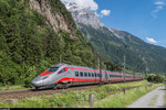 Ein ETR 610 von Trenitalia erreicht am 10. Juni 2016 Erstfeld, welches ohne Halt durchfahren wird.